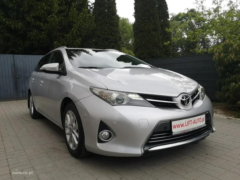 Toyota Auris E180 3