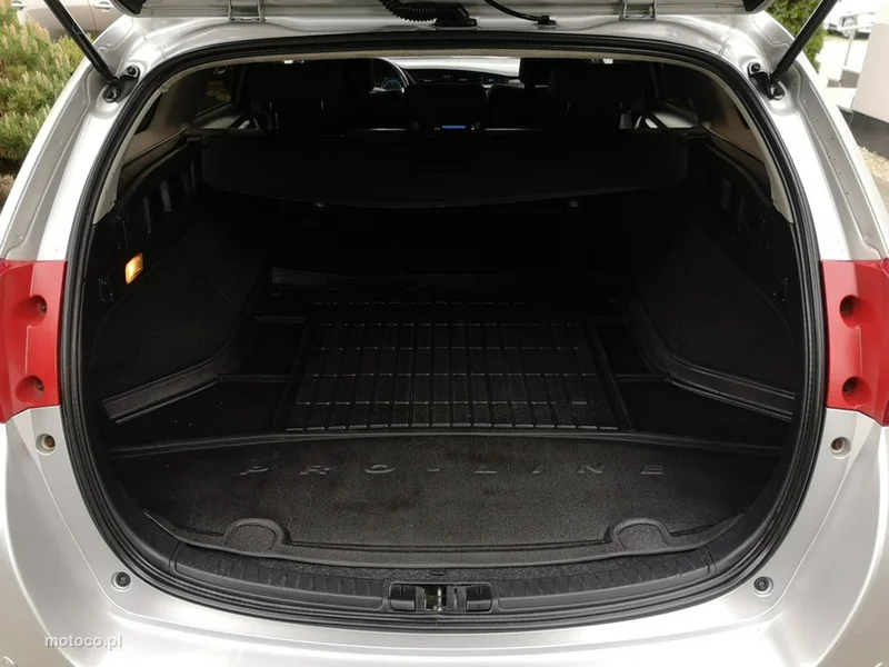 Toyota Auris E180 23
