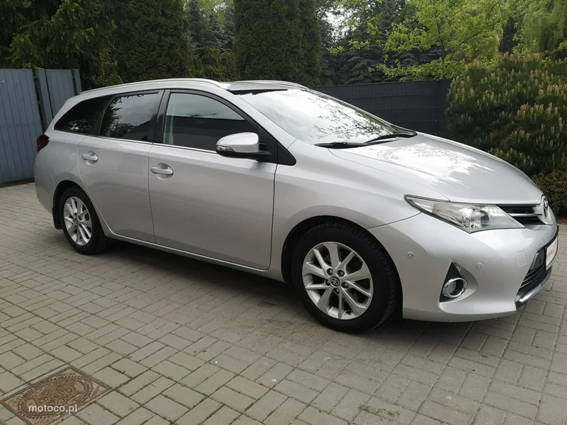 Toyota Auris E180 4