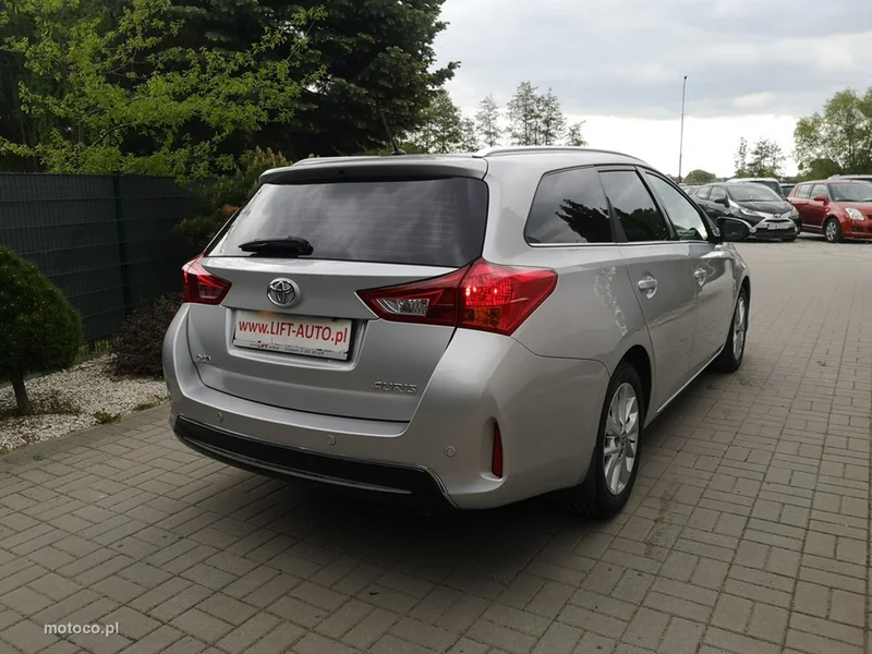 Toyota Auris E180 6