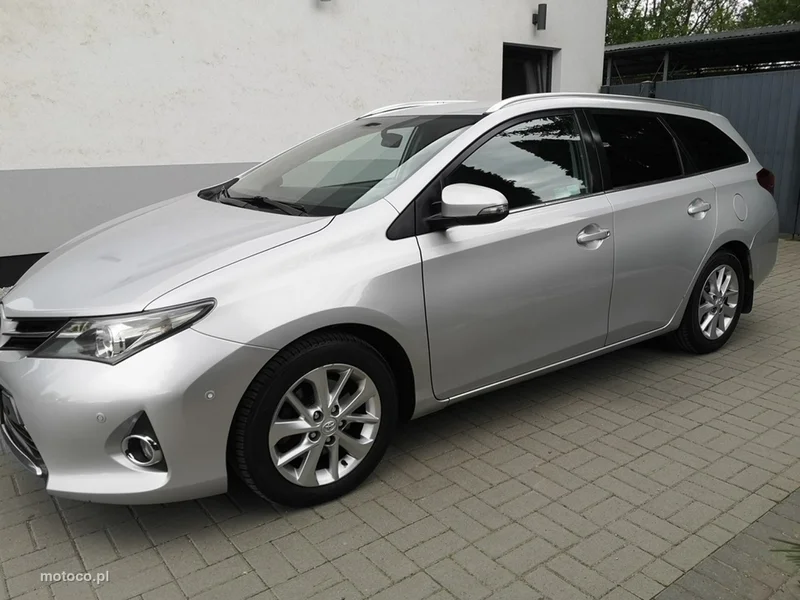 Toyota Auris E180 10