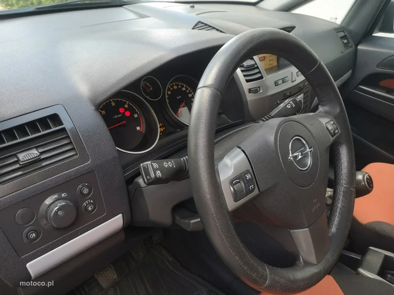 Opel Zafira B 12