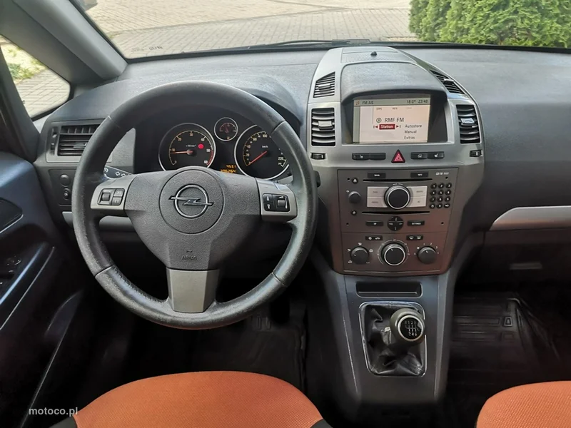 Opel Zafira B 16