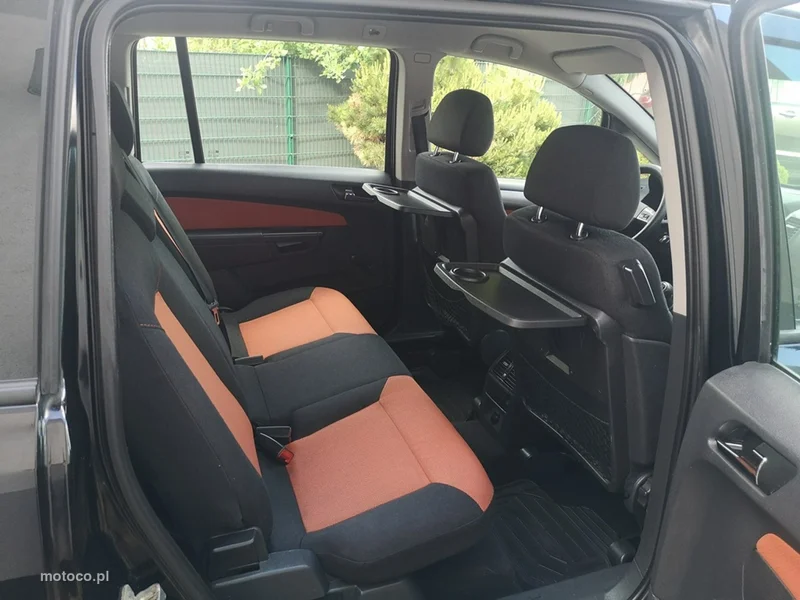 Opel Zafira B 23