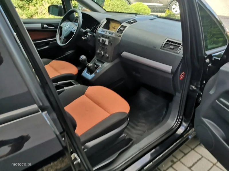Opel Zafira B 24