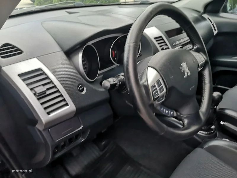 Peugeot 4007 12