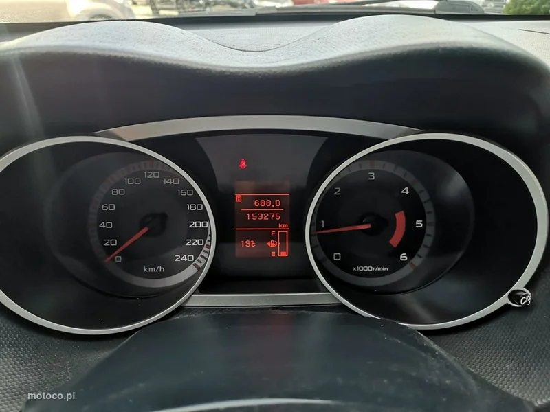 Peugeot 4007 13