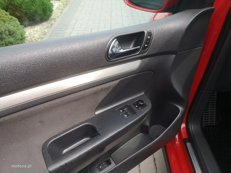 Volkswagen Golf V 11