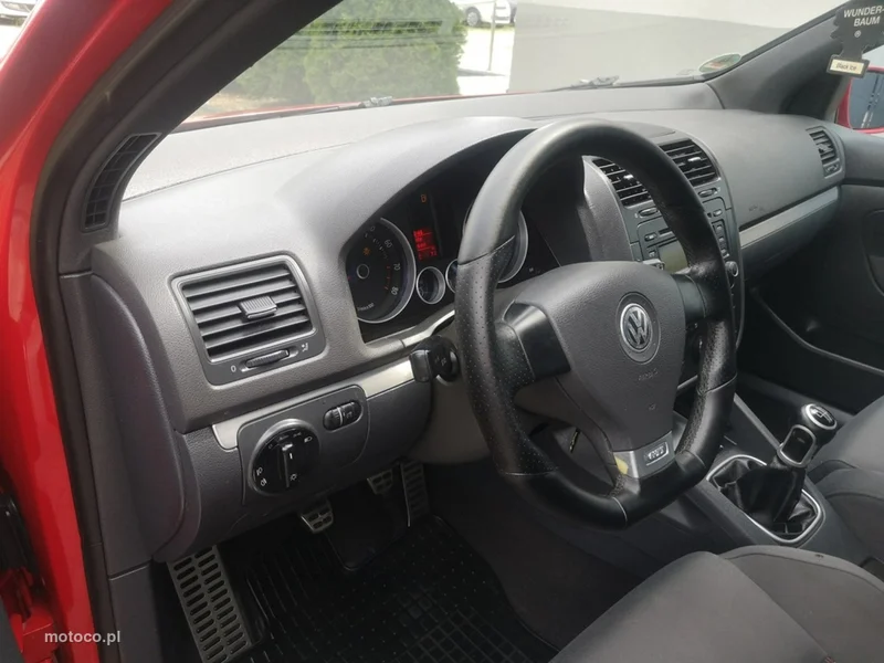 Volkswagen Golf V 12