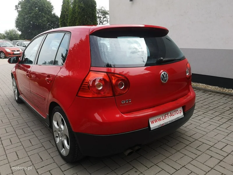 Volkswagen Golf V 8