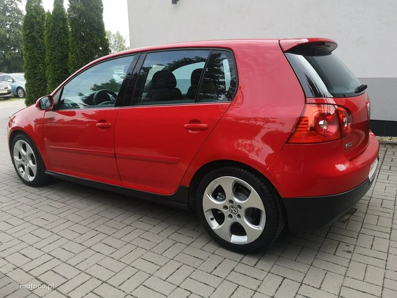 Volkswagen Golf V 9