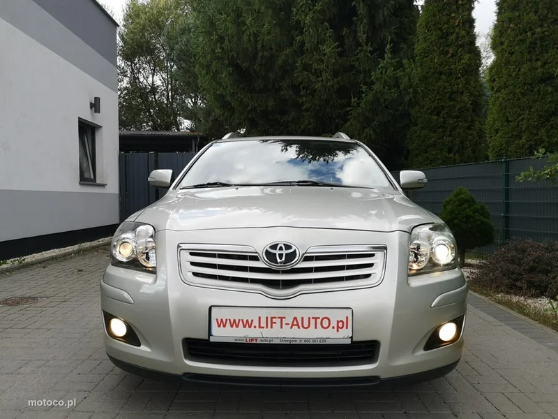 Toyota Avensis T25 2