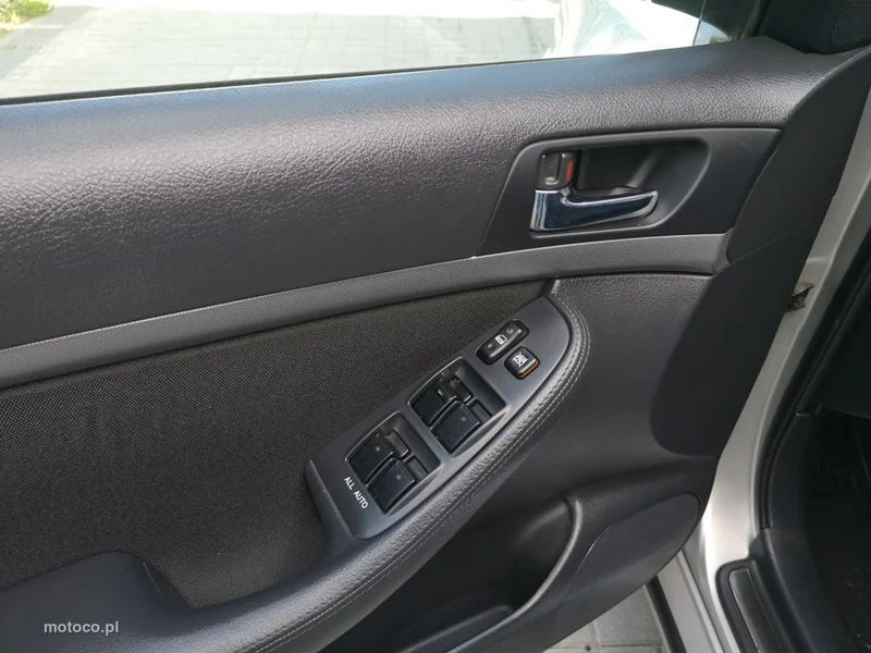 Toyota Avensis T25 11