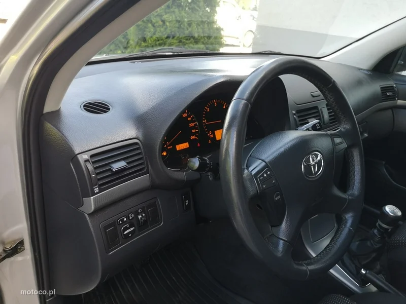 Toyota Avensis T25 12