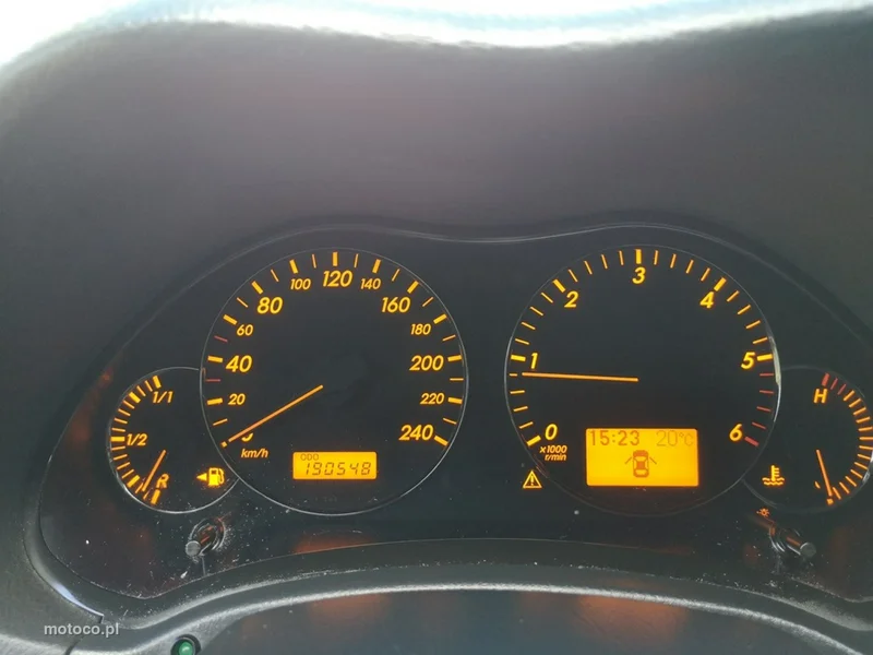 Toyota Avensis T25 13