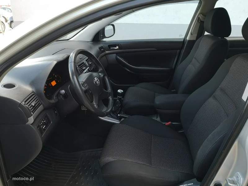Toyota Avensis T25 16