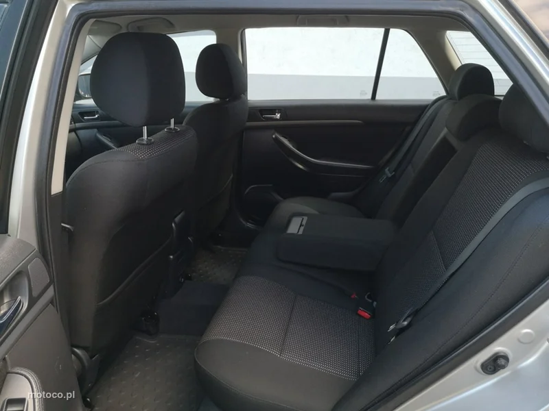 Toyota Avensis T25 17