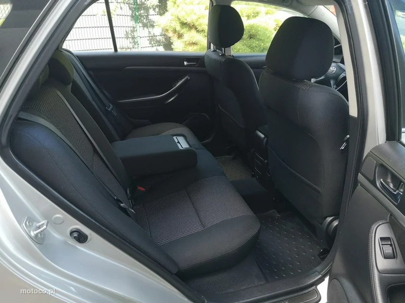 Toyota Avensis T25 18