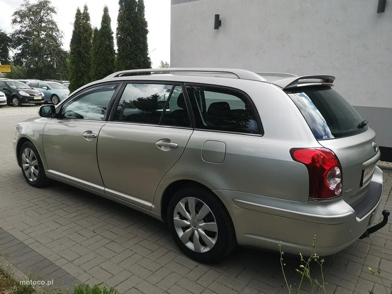 Toyota Avensis T25 9