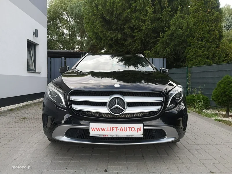 Mercedes-Benz GLA X156 GLA 180 2