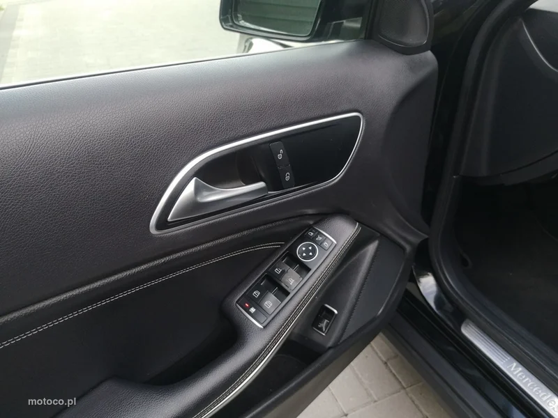 Mercedes-Benz GLA X156 GLA 180 11