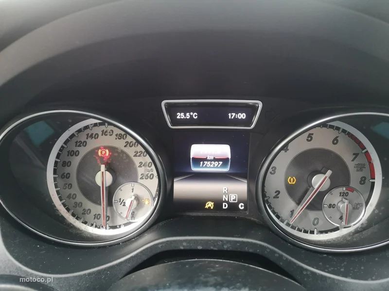 Mercedes-Benz GLA X156 GLA 180 13