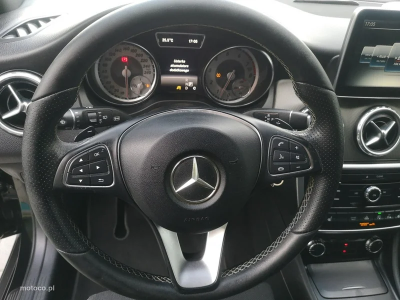 Mercedes-Benz GLA X156 GLA 180 14
