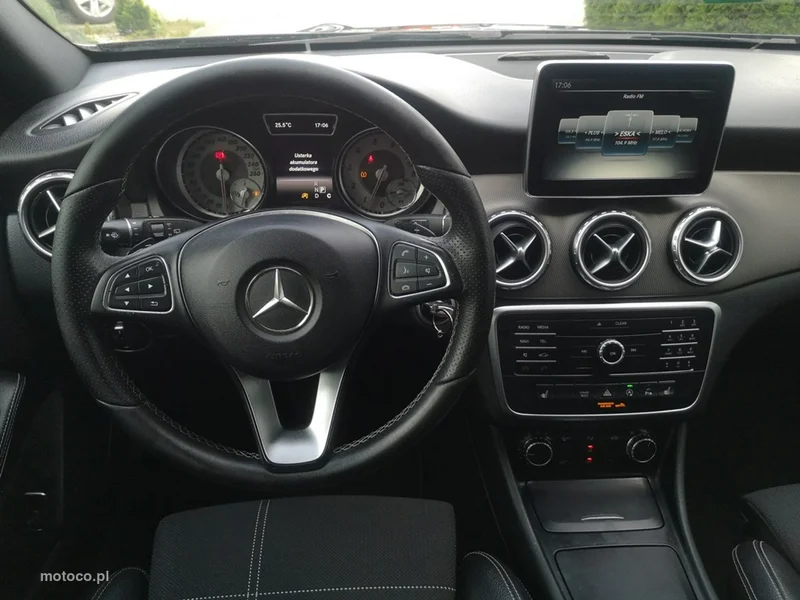 Mercedes-Benz GLA X156 GLA 180 16