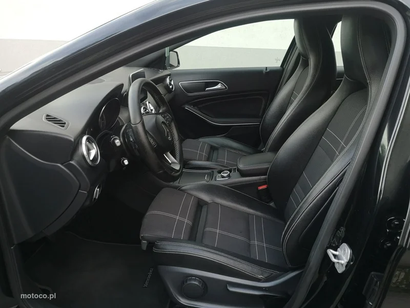 Mercedes-Benz GLA X156 GLA 180 18
