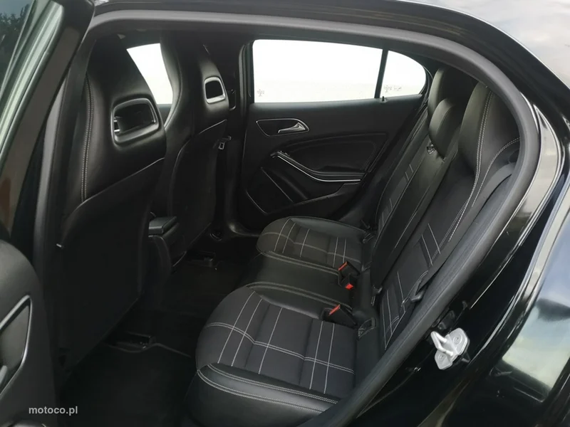 Mercedes-Benz GLA X156 GLA 180 19