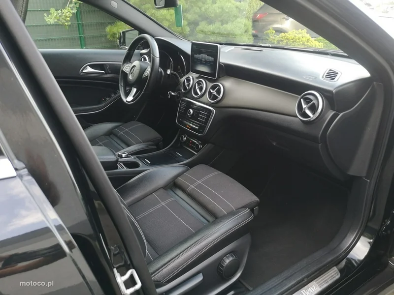 Mercedes-Benz GLA X156 GLA 180 21
