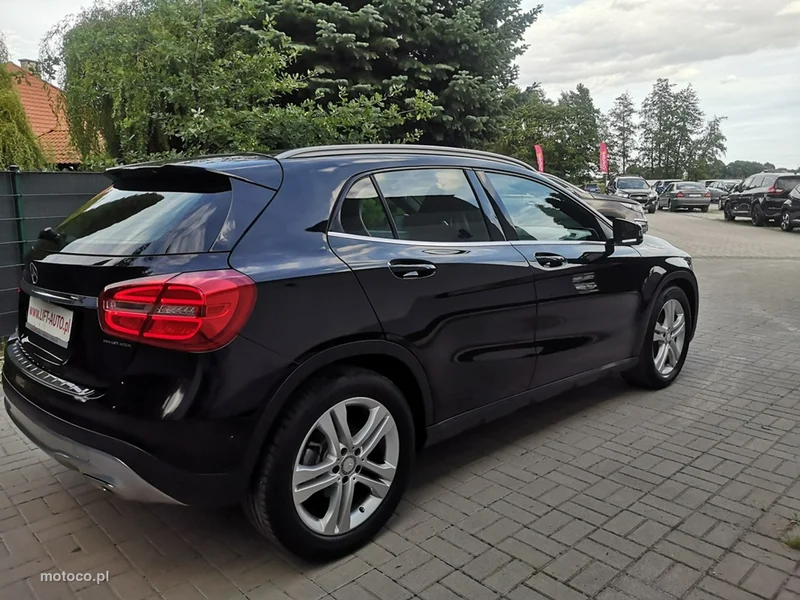 Mercedes-Benz GLA X156 GLA 180 5