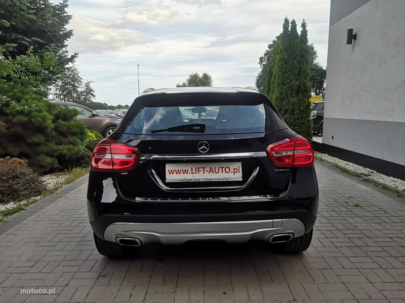 Mercedes-Benz GLA X156 GLA 180 7