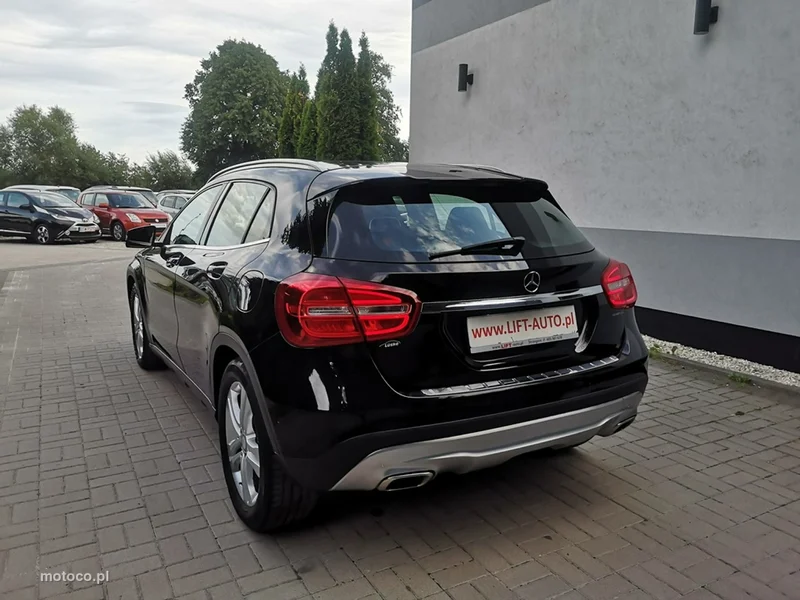 Mercedes-Benz GLA X156 GLA 180 8