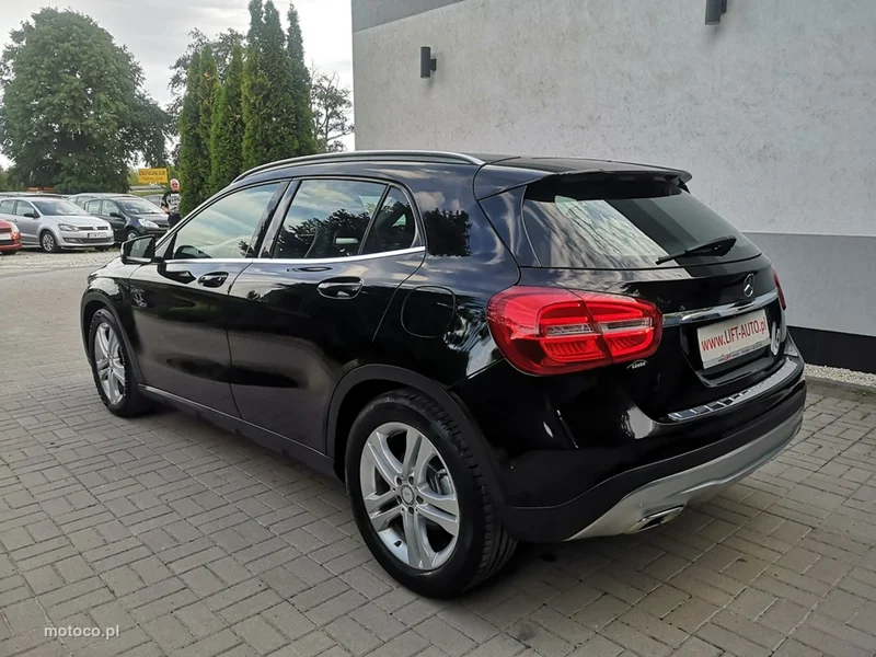 Mercedes-Benz GLA X156 GLA 180 9