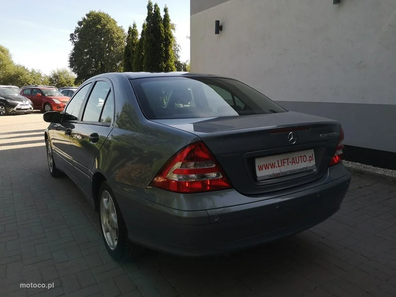 Mercedes-Benz Klasa C W203 C 180 8