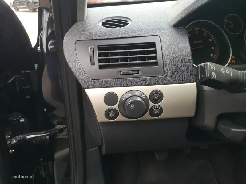 Opel Astra H 10