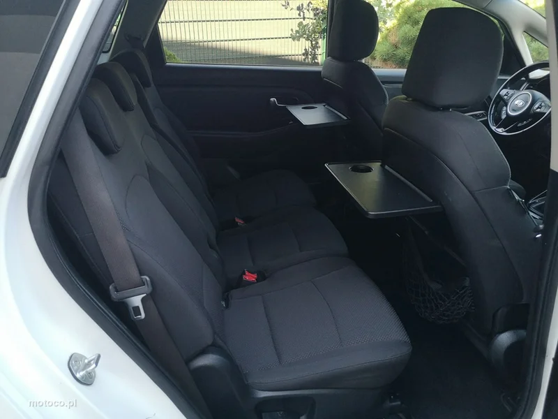 Kia Carens 19