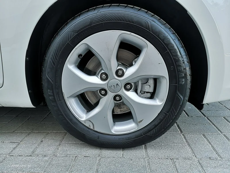 Kia Carens 26