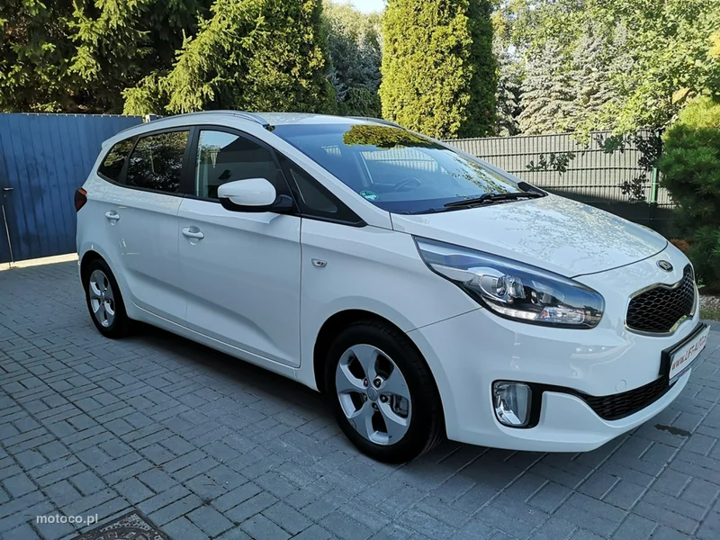 Kia Carens 4
