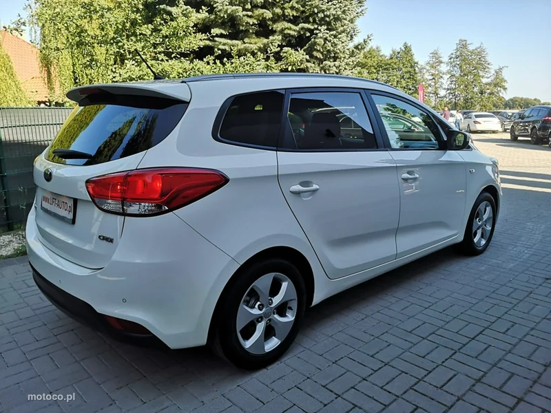 Kia Carens 5
