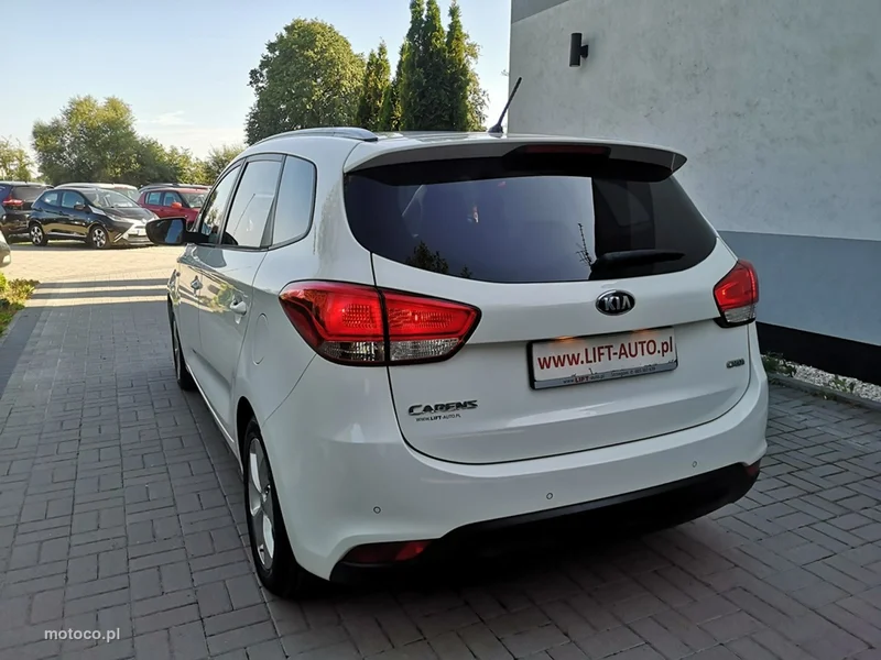Kia Carens 8