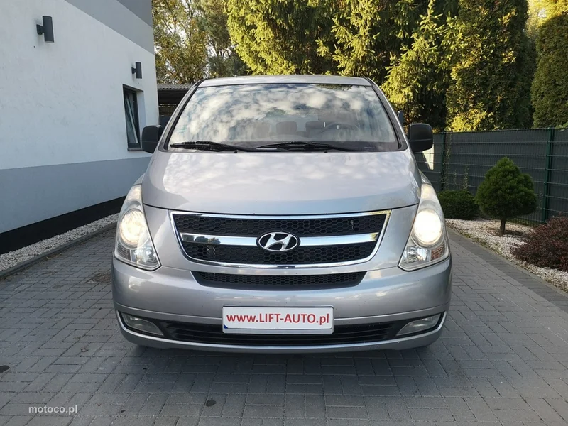 Hyundai H-1 2
