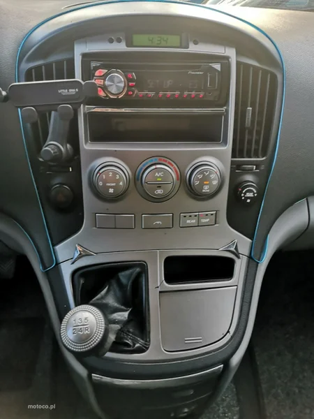 Hyundai H-1 13
