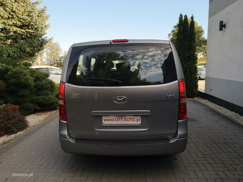 Hyundai H-1 6