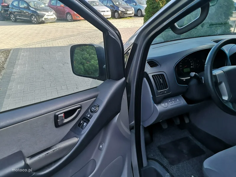 Hyundai H-1 9