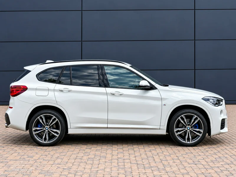 BMW X1 F48 11