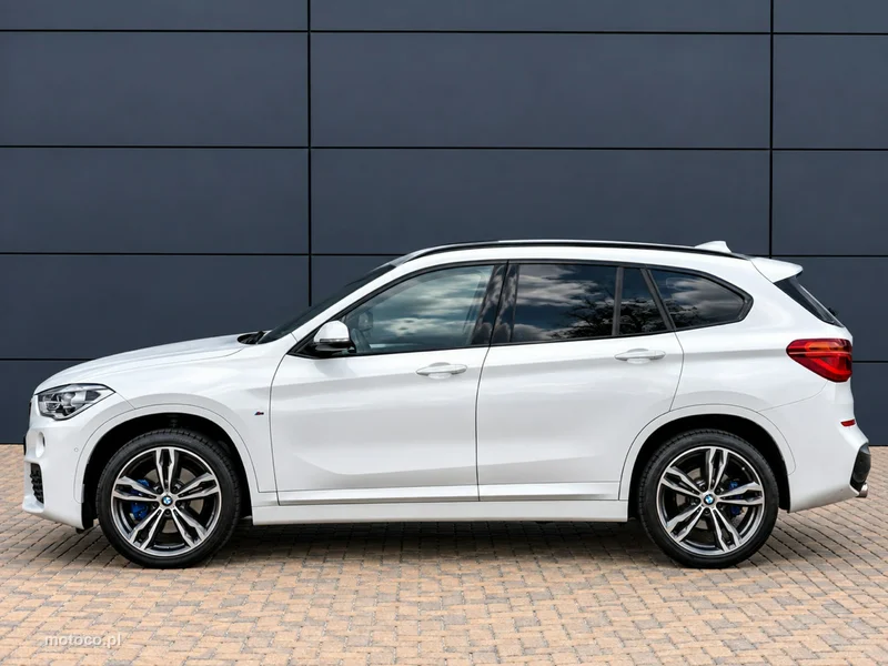 BMW X1 F48 12