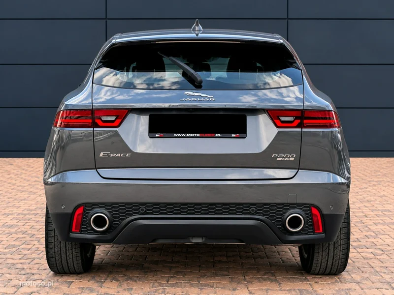 Jaguar E-Pace 13