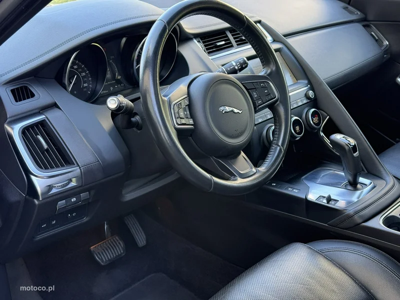 Jaguar E-Pace 14